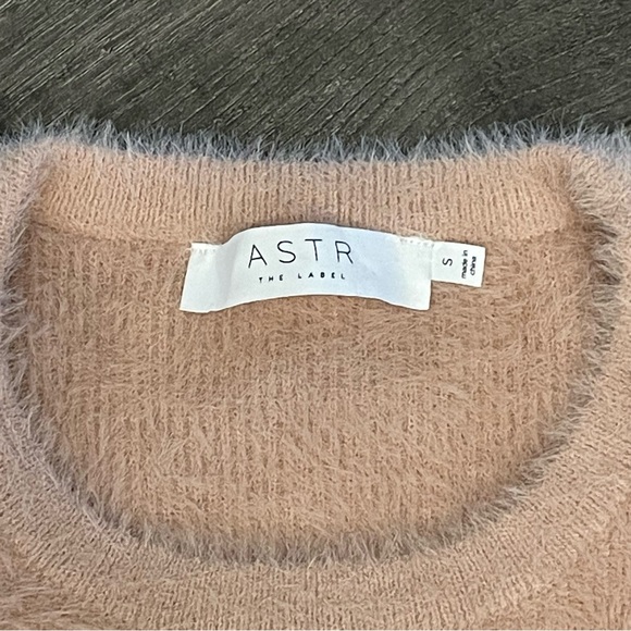 ASTR The Label Fuzzy Sweater Open Back Tie Waist Blush Pink Small - Picture 3 of 5